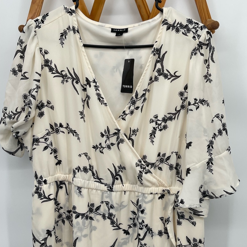 Torrid Cream and Black Floral Maxi Dress - Picture 2 of 13